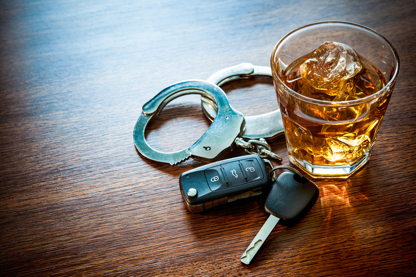 Whiskey+with+car+keys+and+handcuffs+concept+for+drinking+and+driving
